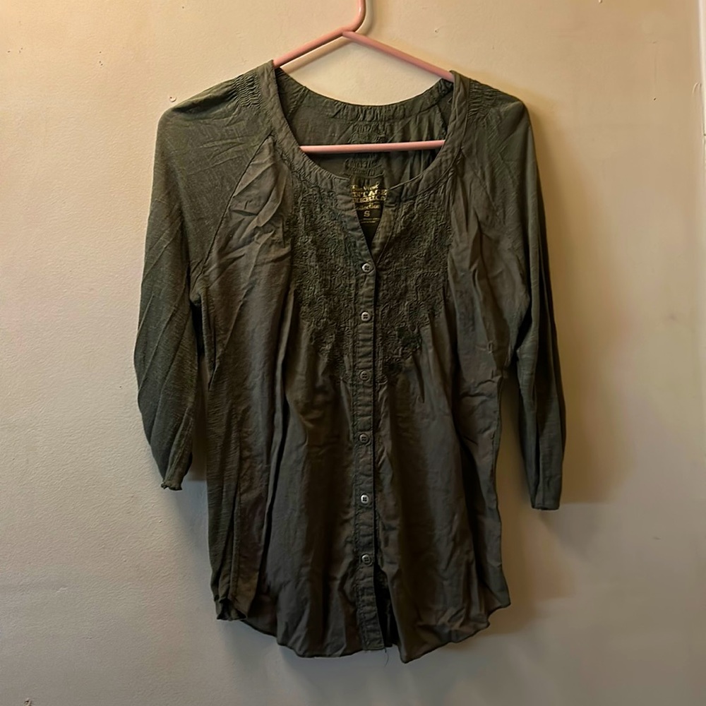 Green quarter sleeve top